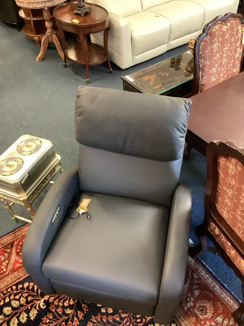 Black Electric Recliner - Image 2