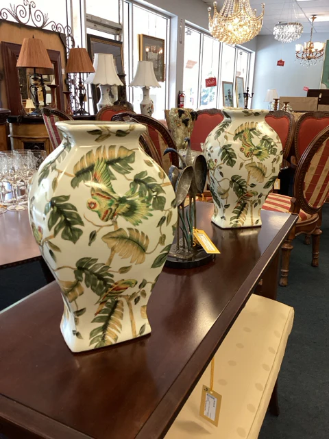 Decorative Tropical Vase With Parrots - Image 2