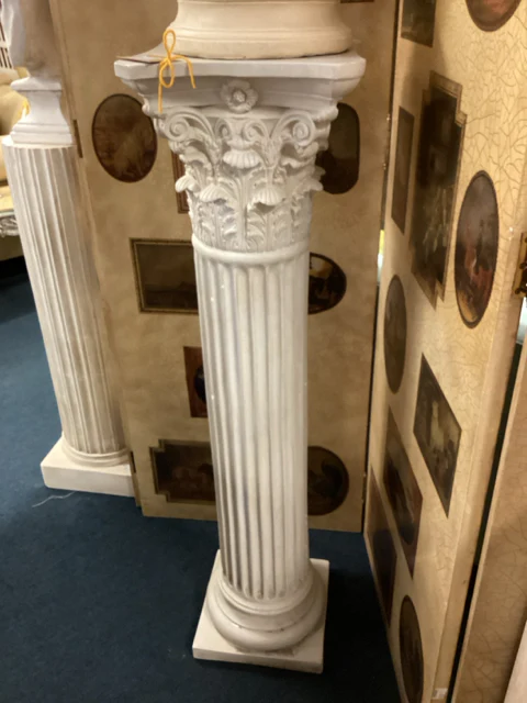 Pedestal Column With Leaves