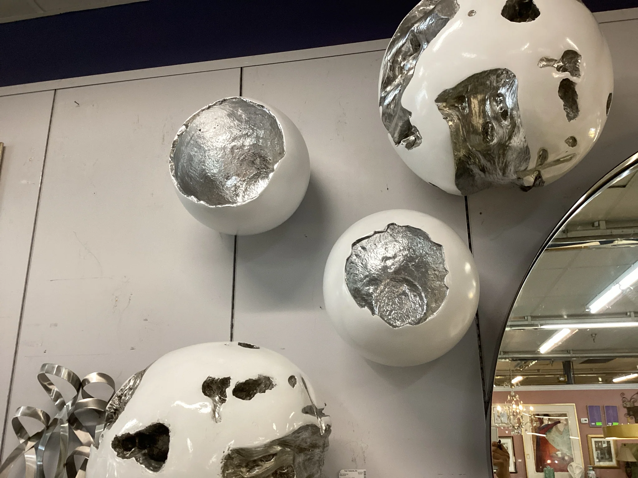 Small White And Silver Ball Wall Hanging - Image 2