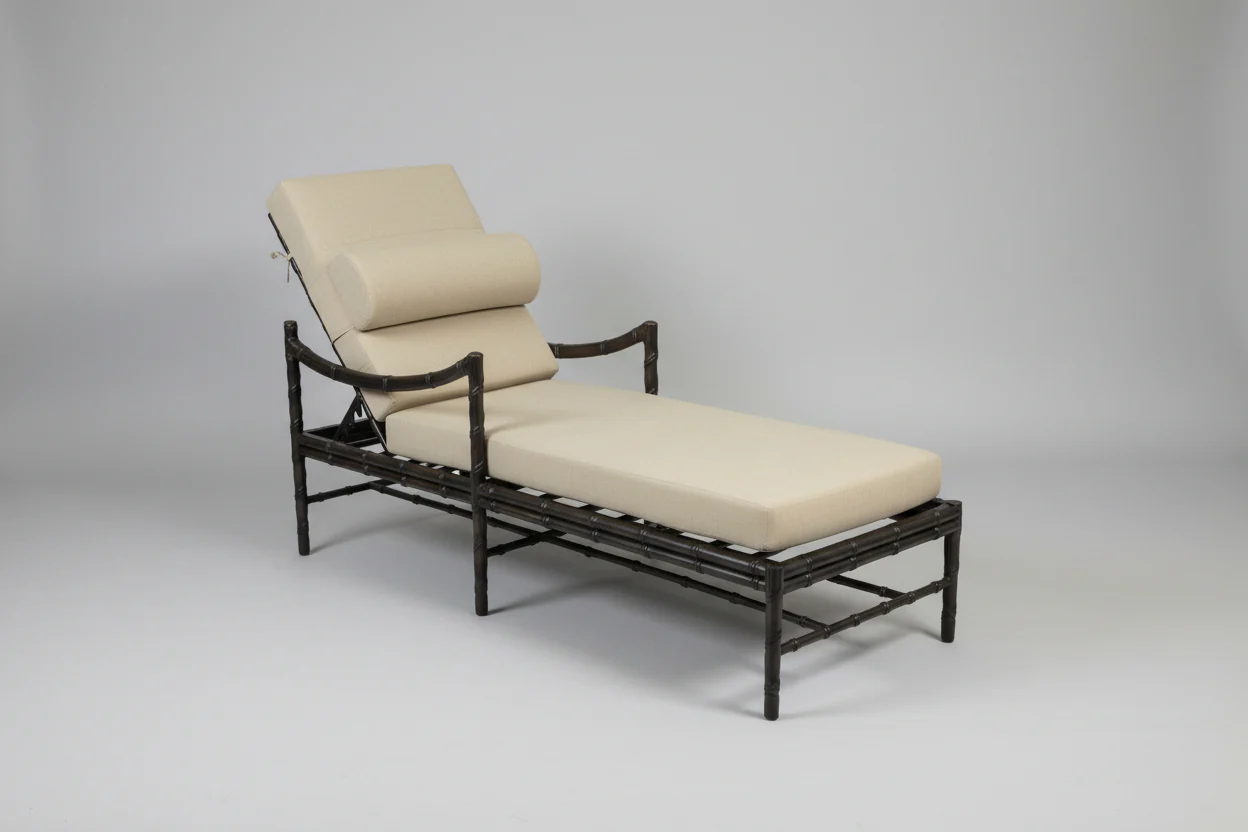 Veneman Chaise with Cushion